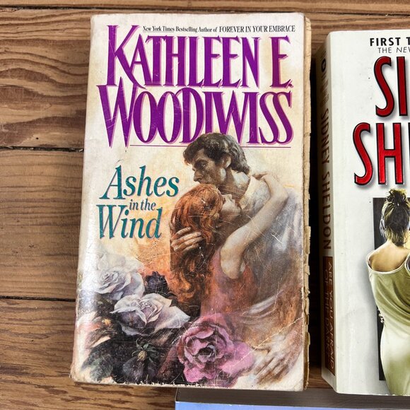 Lot 5 New York Times Bestsellers Paperback Novels - Picture 2 of 13